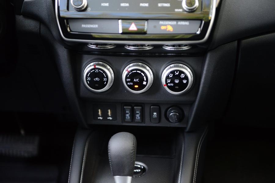 Детали интерьера Mitsubishi RVR 2019 года  (CA) (фото 9 из 20)